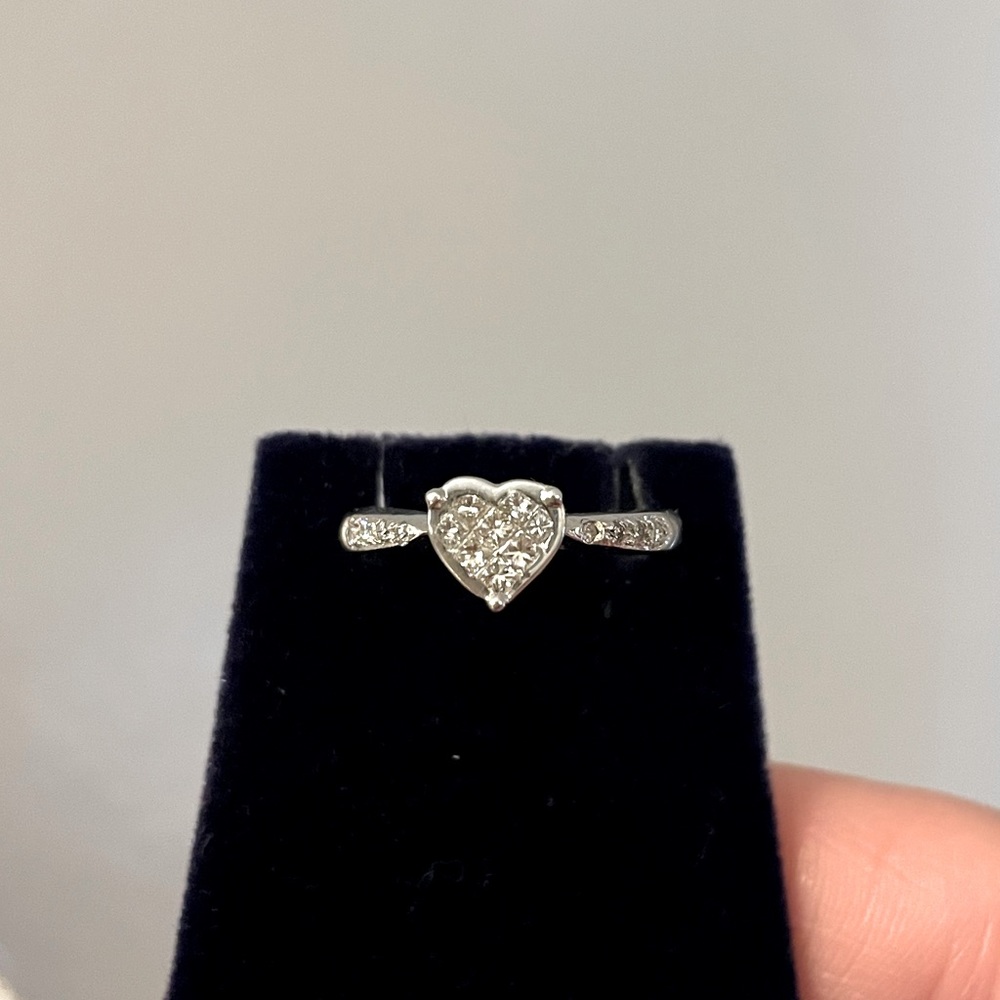 14K White Gold Diamond Heart Ring SZ 6